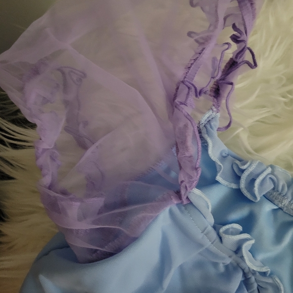 Mesh sleeve crop top - Picture 9 of 13